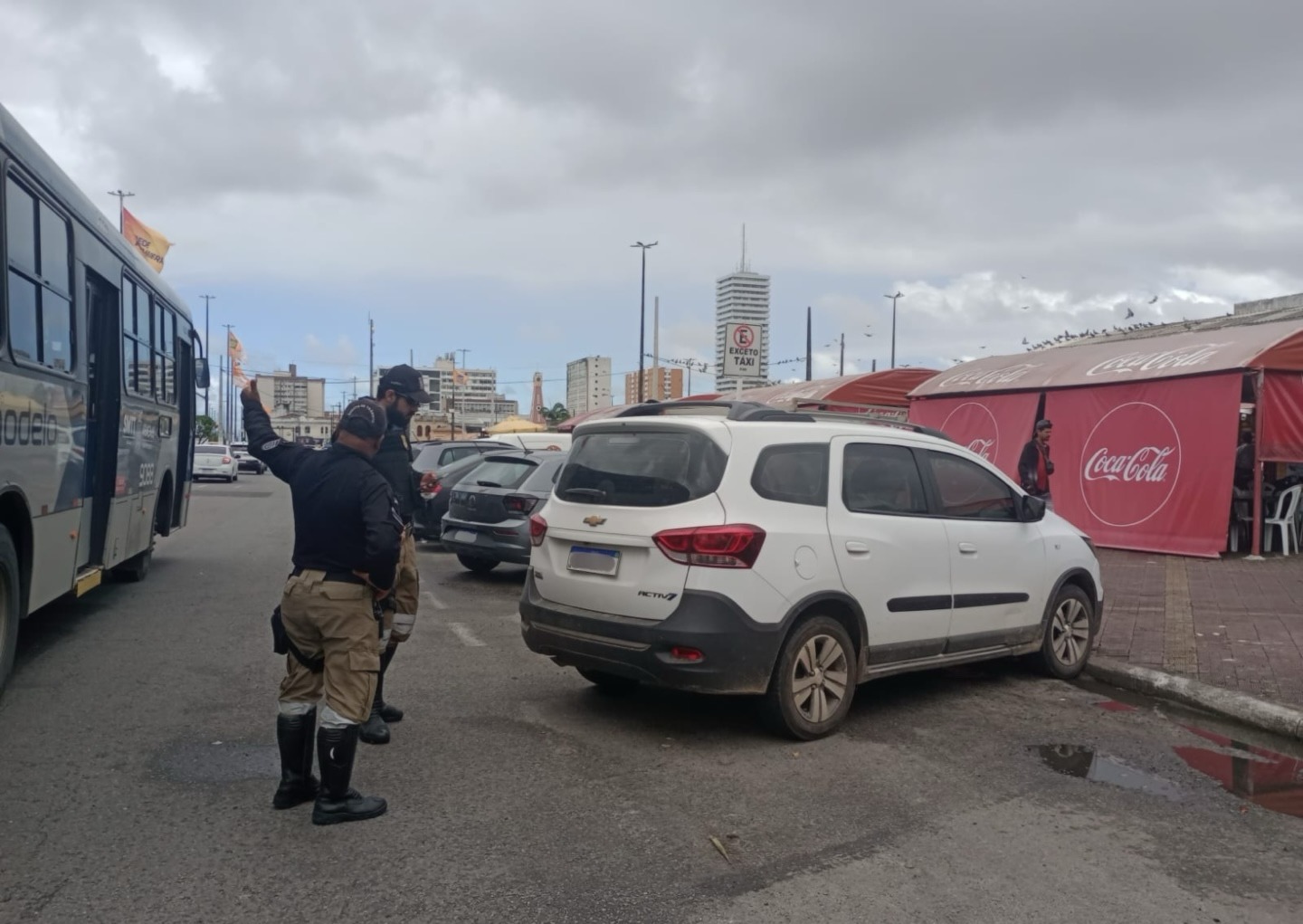 SMTT de Aracaju registra 571 ligações e 83 denúncias de estacionamento irregular na última semana - SMTT Aracaju